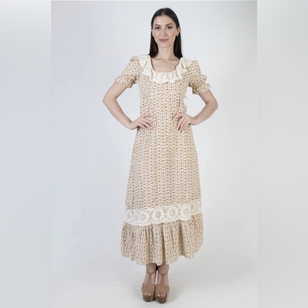Vintage 1970s Calico Floral Dress Crochet Maxi High Waist Peasant Cottage Gown